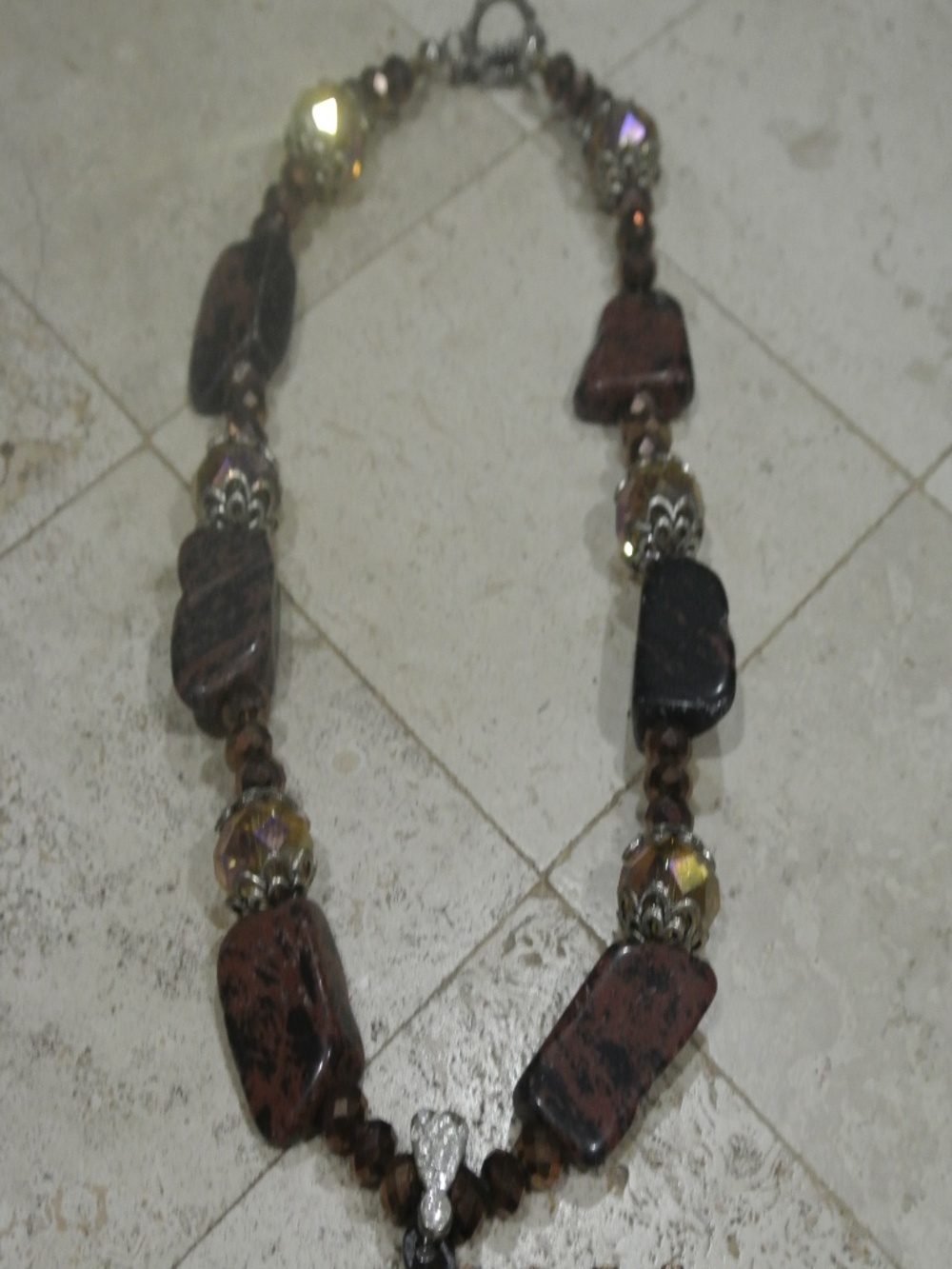 BROWN BEADED AND STONE NECKLACE WITH SHOW MOM PENDANT